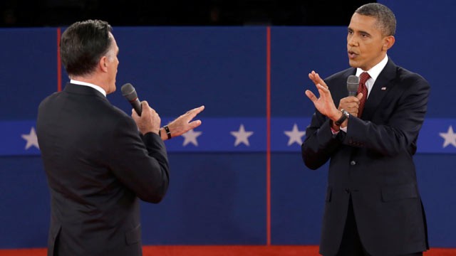 ap_presidential_debate_romney_obama_pointing_thg_121016_wg.jpg