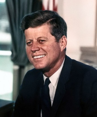 John_F._Kennedy,_White_House_color_photo_portrait